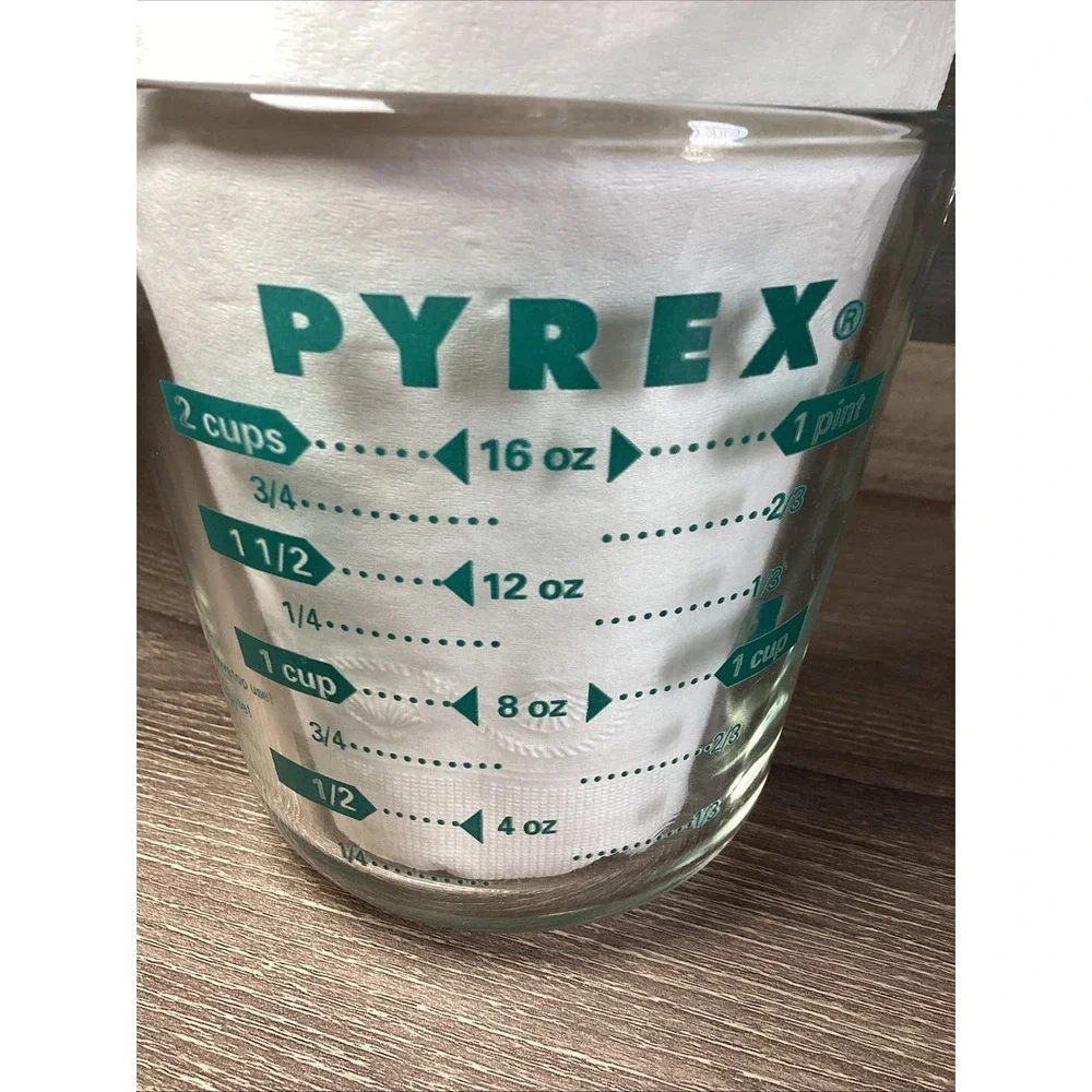 Vintage Pyrex Green Letter 2 Cups Measuring Cup - No Chips